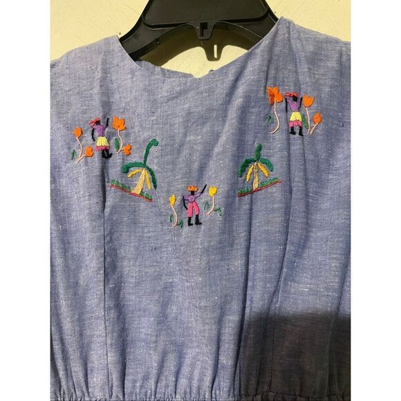 Vintage girls sz 6/7 Blue Chambray dress with embroidered folk art designs - Picture 6 of 12